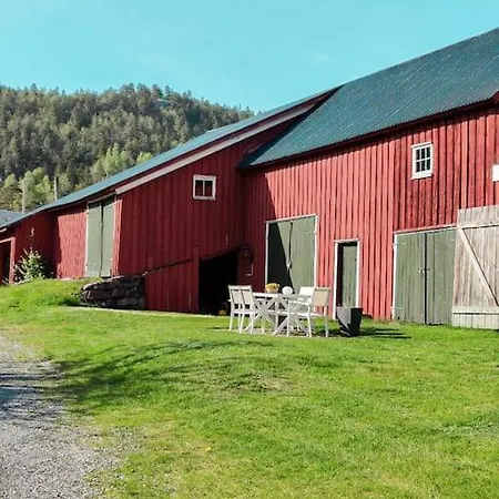 Lei Idyllisk 1700talls Gard!