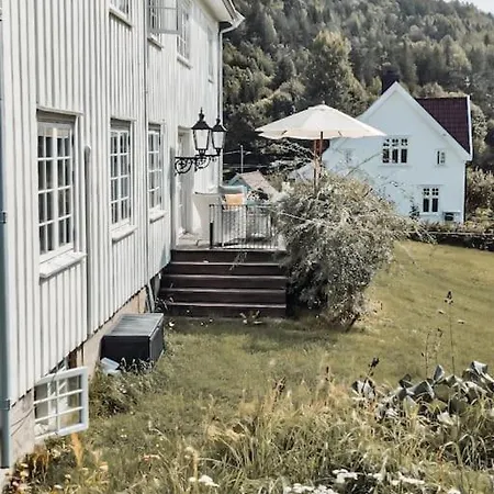 Lei Idyllisk 1700talls Gard!
